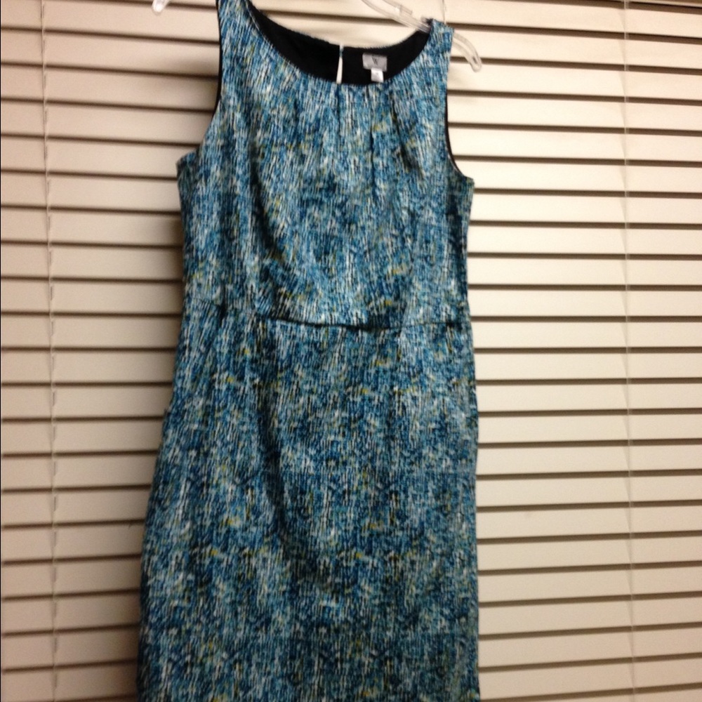 Sleeveless dress with pockets!